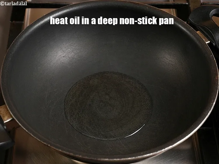 Step 10 – <p>Heat 1 tbsp oil in a deep non-stick pan.</p>