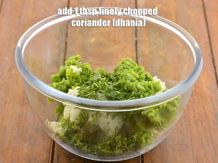 Step 5 – <p>Add the <span style="background-color:rgb(255,255,255);color:rgb(0,0,0);">1 tbsp finely </span><a href="https://www.tarladalal.com/glossary-coriander-dhania-kothmir-369i#ing_2365"><u>chopped coriander (dhania)</u></a>. It will give a hint …
