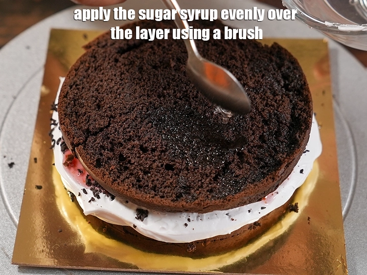 Step 25 – <p><span style="background-color:rgb(255,255,255);color:rgb(0,0,0);">Apply the sugar syrup evenly over the layer using a brush.</span></p>
