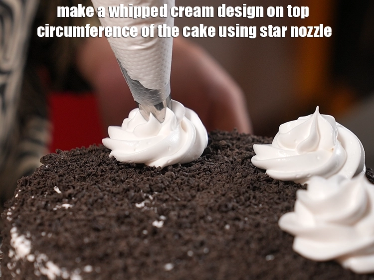 Step 34 – <p>Make a whipped cream design on top circumference of the cake using star nozzle.</p>