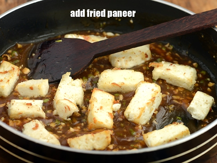 Step 21 – <p><span style="background-color:rgb(255,255,255);color:rgb(0,0,0);">Add the fried paneer</span>.</p>