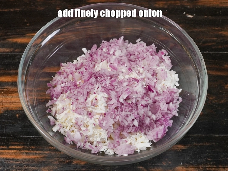 Step 4 – <p>Add the <span style="background-color:rgb(255,255,255);color:rgb(0,0,0);">1/4 cup finely </span><a href="https://www.tarladalal.com/glossary-spring-onion-hara-pyaz-443i#ing_2475"><u>chopped spring onions</u></a>.</p>
