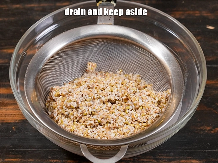 Step 6 – <p><span style="background-color:rgb(255,255,255);color:rgb(0,0,0);">Drain and keep aside.</span></p>
