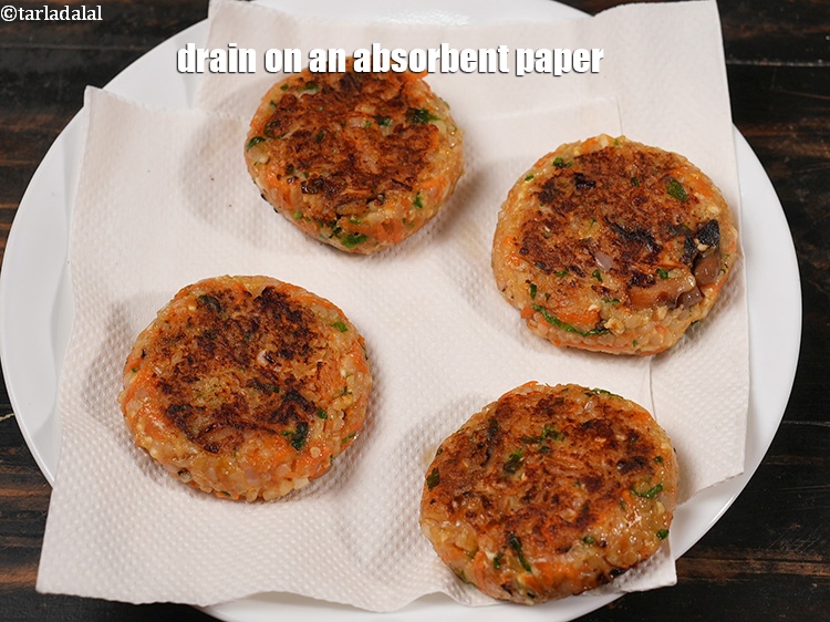 Step 55 – <p>Drain on an absorbent paper.</p>