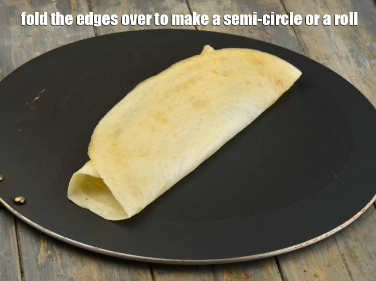 Step 17 – <p><span style="background-color:rgb(255,255,255);color:rgb(0,0,0);">Fold the edges over to make a semi-circle or a roll.</span></p>