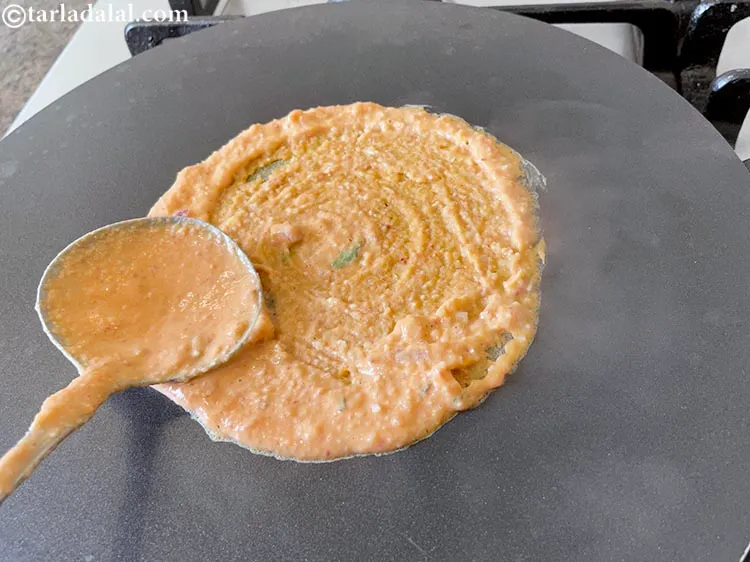 Step 28 – <p>Spread it in a circular motion to make a 175 mm. (7”) diameter thin circle.</p>