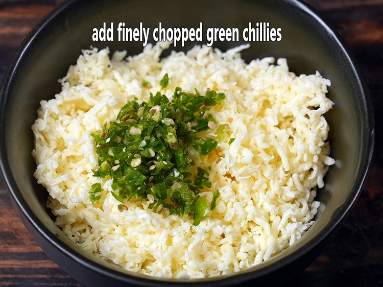 Step 2 – <p>Add finely chopped green chillies.</p>