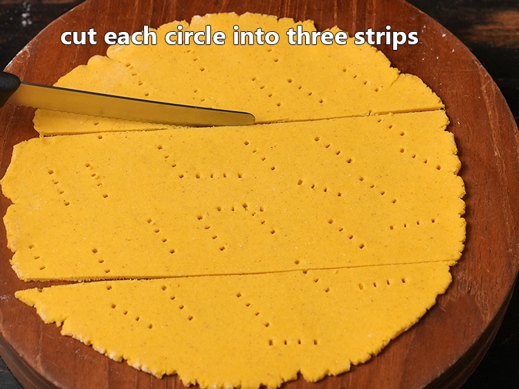 Step 11 – <p><span style="background-color:rgb(255,255,255);color:rgb(0,0,0);">Then, </span><strong>cut each circle into three strips.</strong></p>