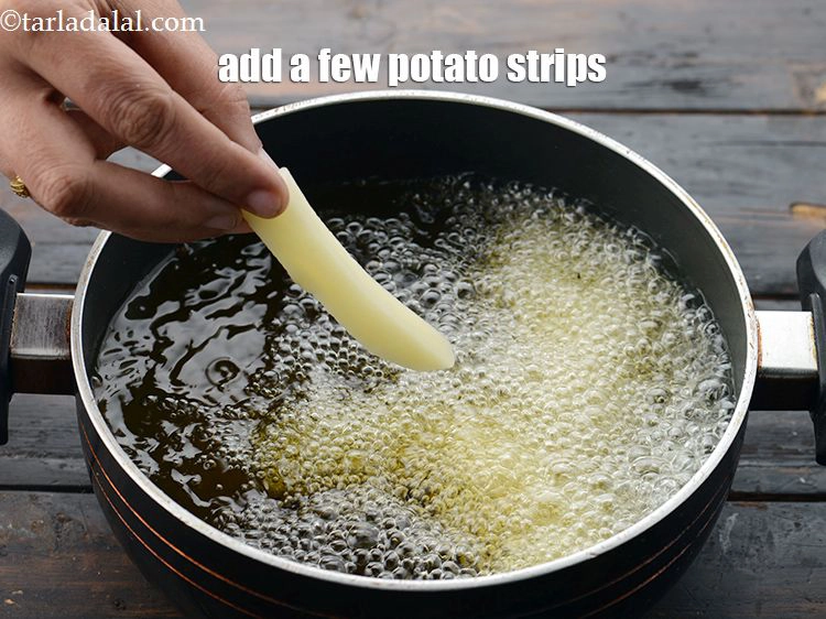 Step 8 – <p>Add a few potato strips in the hot oil.&nbsp;</p>