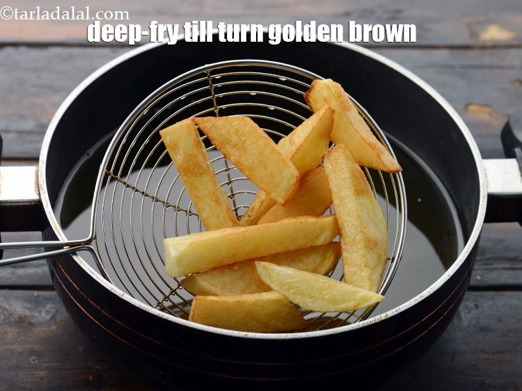 Step 9 – <p>Deep-fry till the potato strips turn golden brown in colour from all the sides.</p>