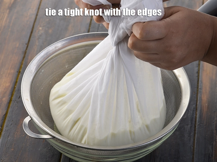 Step 6 – <p>Tie a tight knot with the edges.</p>