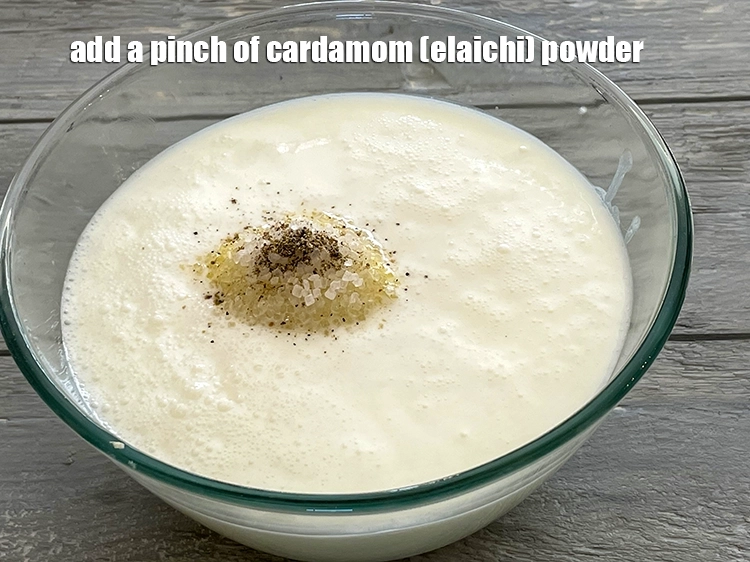 Step 7 – <p><span style="background-color:rgb(255,255,255);color:rgb(0,0,0);">Add a pinch of cardamom powder.</span></p>