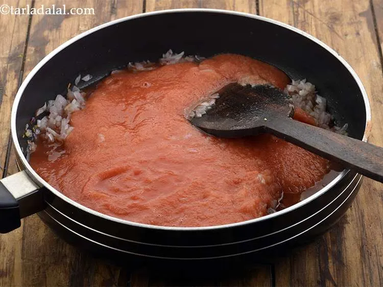 Step 15 – <p>Add the prepared tomato pulp.</p>