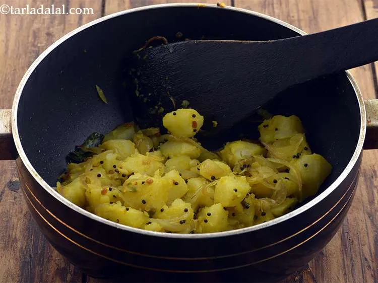 Step 30 – <p><span style="color:rgb(0,0,0);">Mix well and cook on a medium flame for 2 minutes, while stirring occasionally.</span></p>