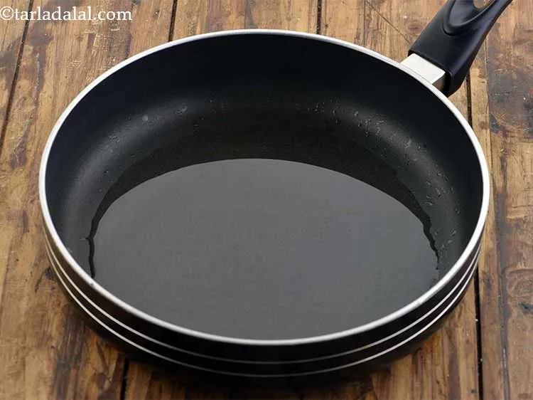 Step 3 – <p>For the Mysore chutney, heat the <span style="color:rgb(13,13,13);">2 tbsp </span><a href="http://192.168.50.197:8087/glossary-oil-671i">oil</a> in a broad pan.</p>