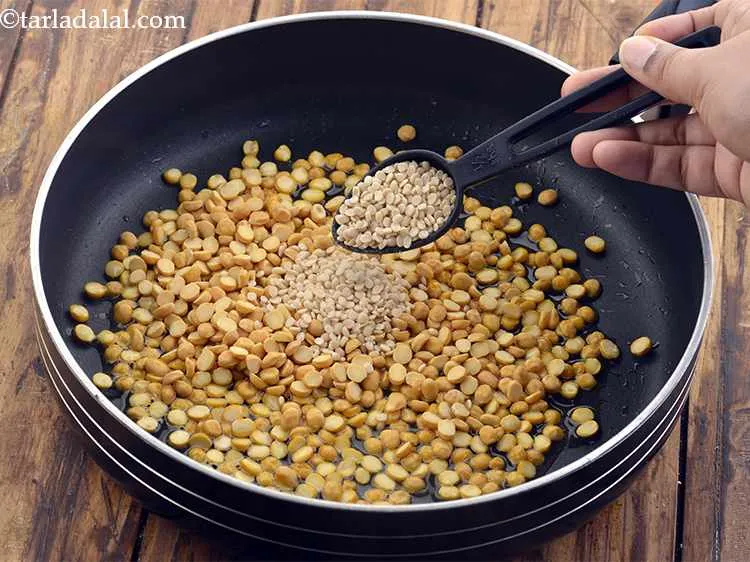 Step 5 – <p>Add the <span style="color:rgb(13,13,13);">1 tbsp </span><a href="http://192.168.50.197:8087/glossary-urad-dal-split-black-lentil-941i">urad dal (split black lentils)</a>.</p>