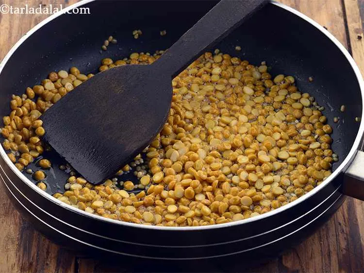 Step 6 – <p>Sauté on a medium flame for 2 to 3 minutes or till they turn light …