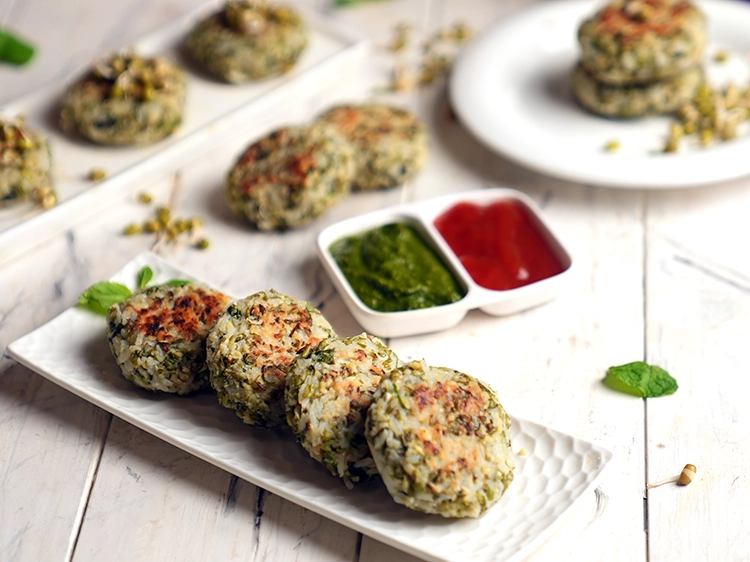Step 24 – <p>Serve the tikkis hot with green chutney and tomato ketchup.&nbsp;</p>