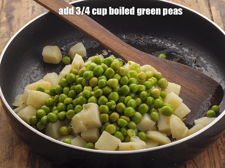 Step 16 – <p>Next, add the <span style="background-color:rgb(255,255,255);color:rgb(0,0,0);">3/4 cup </span><a href="https://www.tarladalal.com/glossary-green-peas-matar-hare-matar-vatana-180i#ing_2431"><u>boiled green peas</u></a>.</p>