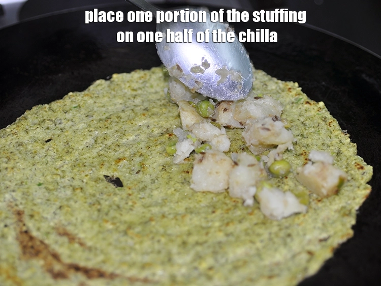 Step 27 – <p>Place one portion of the stuffing on one half of the chilla.</p>