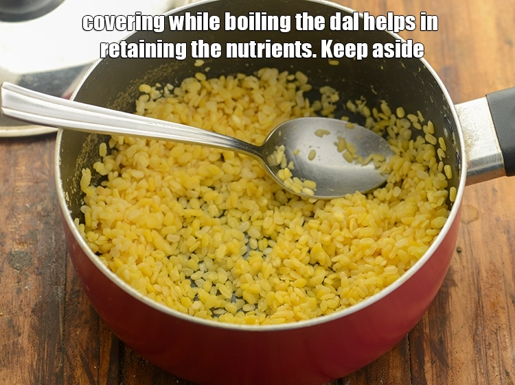 Step 11 – <p><span style="background-color:rgb(255,255,255);color:rgb(0,0,0);">Covering while boiling the dal helps in retaining the nutrients. Keep aside.</span></p>