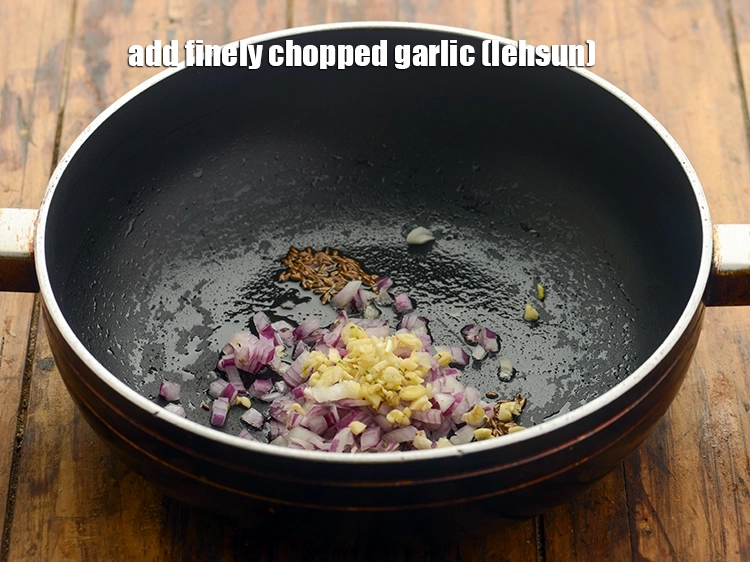 Step 26 – <p><span style="background-color:rgb(255,255,255);color:rgb(0,0,0);">Add 1 tsp finely </span><a href="https://www.tarladalal.com/glossary-garlic-lehsun-lahsun-348i#ing_2370"><u>chopped garlic (lehsun)</u></a><u>.</u></p>