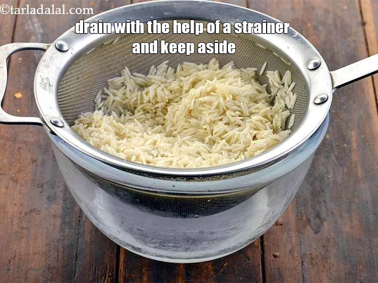 Step 3 – <p>Drain with the help of a strainer and keep aside.</p>