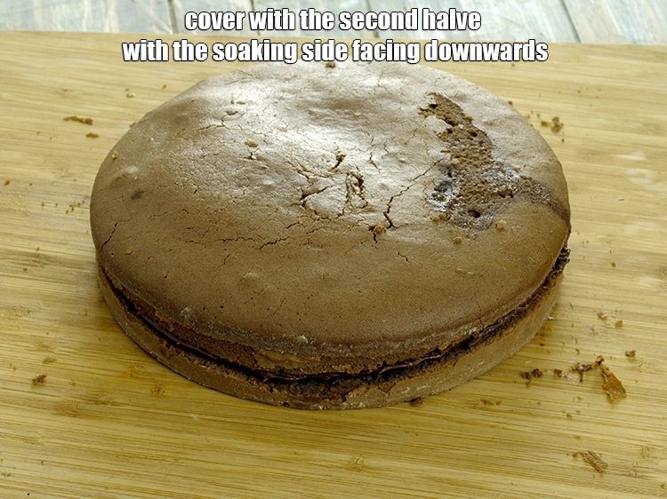 Step 10 – <p><span style="background-color:rgb(255,255,255);color:rgb(0,0,0);">Cover with the second halve with the soaking side facing downwards.</span></p>