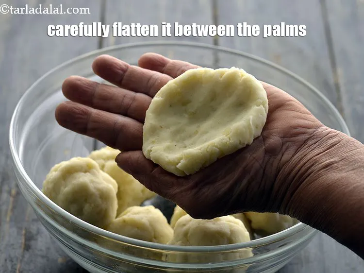 Step 38 – <p>Carefully flatten it between the palms of both your hands, making sure it does not …