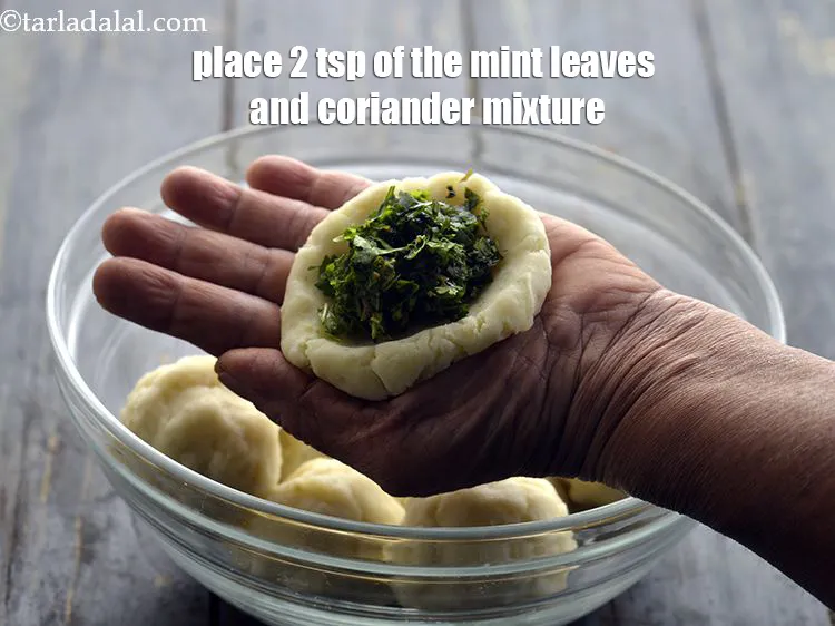 Step 39 – <p>Place 2 tsp of the mint leaves and coriander mixture in the center of the …