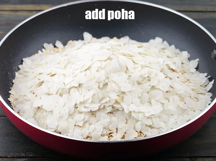 Step 2 – <p>Add <span style="background-color:rgb(255,255,255);color:rgb(0,0,0);">1/2 cup thin </span><a href="https://www.tarladalal.com/glossary-beaten-rice-poha-rice-flakes-flaked-rice-536i"><u>beaten rice (poha)</u></a> in the same pan.</p>