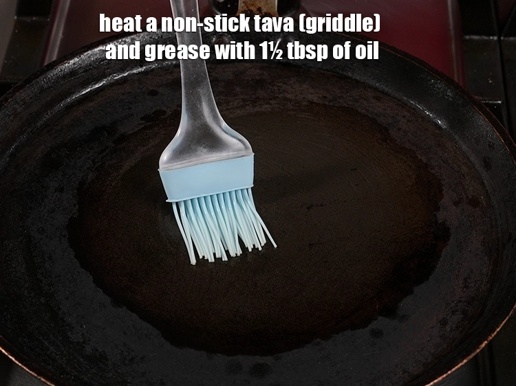 Step 4 – <p><span style="background-color:rgb(255,255,255);color:rgb(0,0,0);">Heat a non-stick tava (griddle) and grease with 1½ tbsp of </span><a href="https://www.tarladalal.com/glossary-oil-671i"><u>oil</u></a><span style="background-color:rgb(255,255,255);color:rgb(0,0,0);">.</span></p>