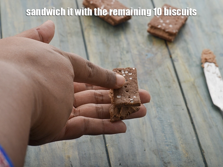Step 9 – <p><span style="background-color:rgb(255,255,255);color:rgb(0,0,0);">Sandwich it with the remaining 10 biscuits.</span></p>