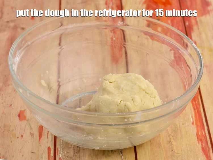 Step 3 – <p><span style="background-color:rgb(255,255,255);color:rgb(0,0,0);">Put the dough in the refrigerator for 15 minutes.</span></p>