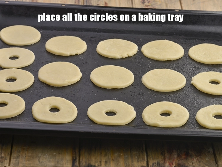 Step 9 – <p><span style="background-color:rgb(255,255,255);color:rgb(0,0,0);">Place all the circles on a baking tray.</span></p>