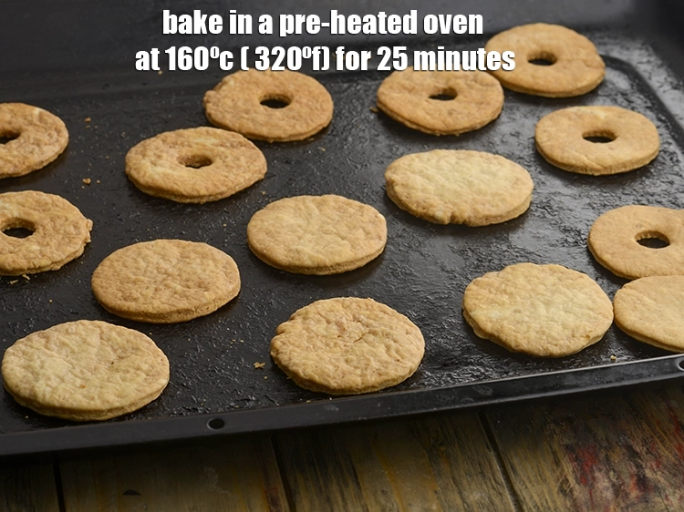 Step 10 – <p><span style="background-color:rgb(255,255,255);color:rgb(0,0,0);">Bake in a pre-heated oven at 160ºc ( 320ºf) for 25 minutes.</span></p>
