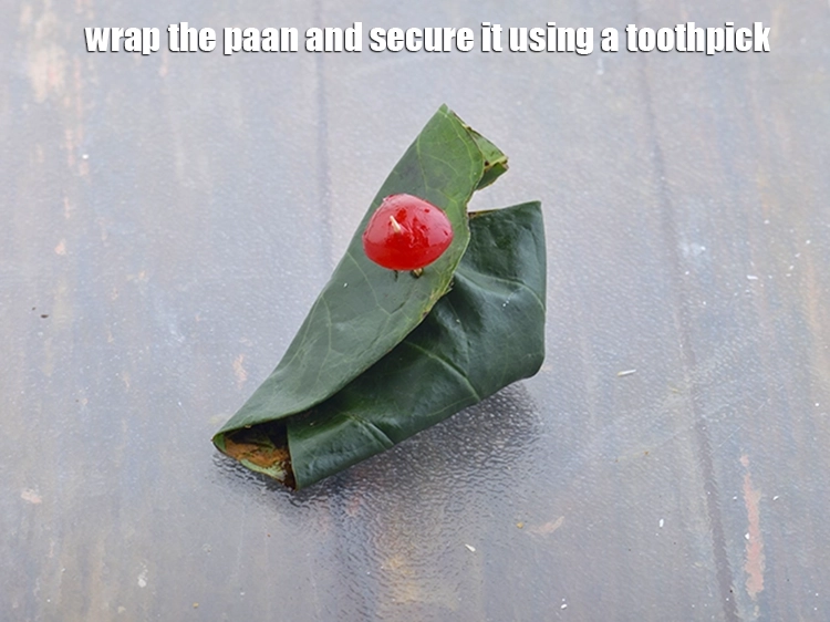 Step 6 – <p><span style="background-color:rgb(255,255,255);color:rgb(0,0,0);">Wrap the </span><a href="https://www.tarladalal.com/glossary-betel-leaves-paan-paan-ke-patte-561i"><u>betel leaves (paan)</u></a><span style="background-color:rgb(255,255,255);color:rgb(0,0,0);"> and secure it using a toothpick.</span></p>