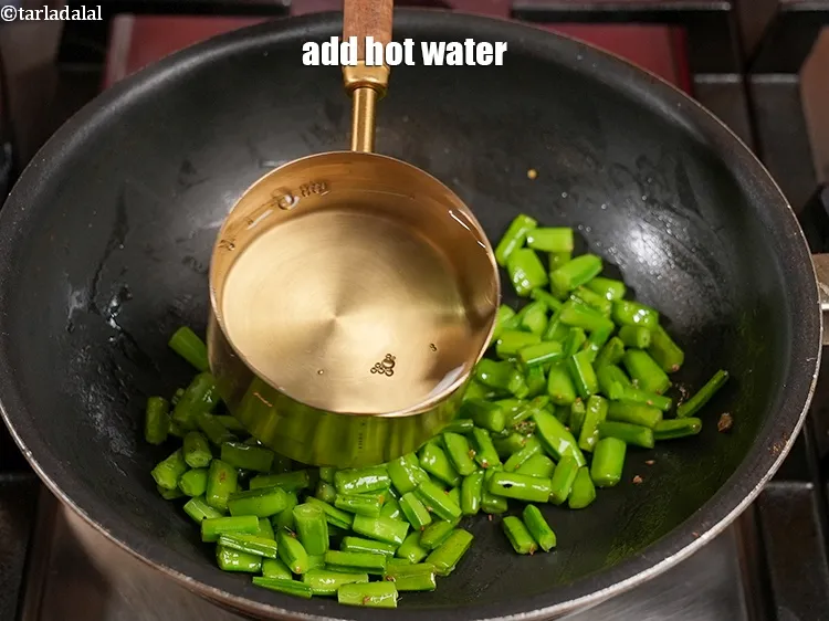 Step 22 – <p>Add 1½ cups of hot water.</p>