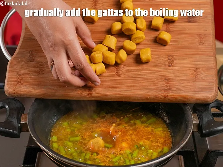 Step 34 – <p><span style="color:rgb(0,0,0);">Gradually add the gattas to the boiling water.</span></p>