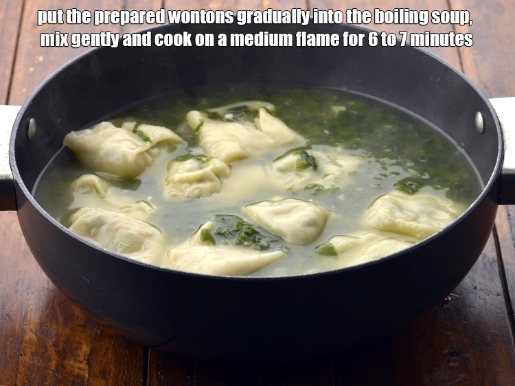 Step 15 – <p><span style="background-color:rgb(255,255,255);color:rgb(0,0,0);">Turn the flame to high, put the prepared wontons gradually into the boiling soup, …