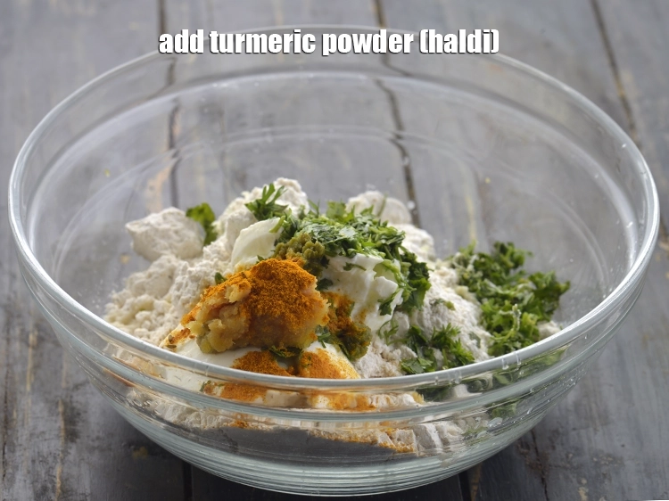 Step 10 – <p>Add the <span style="background-color:rgb(255,255,255);color:rgb(0,0,0);">1/2 tsp </span><a href="https://www.tarladalal.com/glossary-turmeric-powder-haldi-645i"><u>turmeric powder (haldi)</u></a>.</p>
