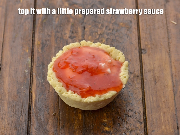 Step 4 – <p><span style="background-color:rgb(255,255,255);color:rgb(0,0,0);">Then top it with a little prepared strawberry sauce.</span></p>