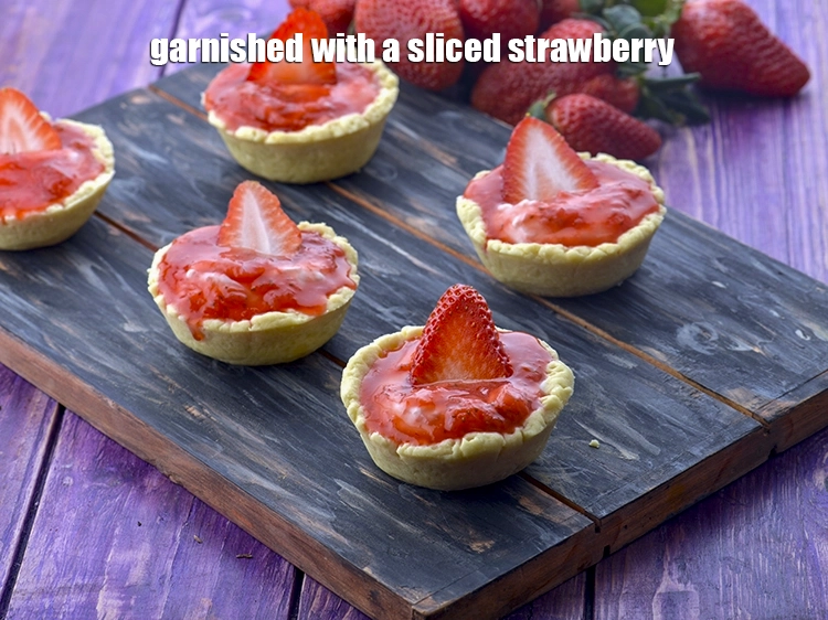 Step 5 – <p><span style="background-color:rgb(255,255,255);color:rgb(0,0,0);">Garnished with a </span><a href="https://www.tarladalal.com/glossary-strawberry-strawberries-436i#ing_3005"><u>sliced strawberries</u></a><span style="background-color:rgb(255,255,255);color:rgb(0,0,0);">.</span></p>