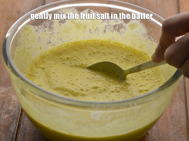 Step 18 – <p><span style="background-color:rgb(255,255,255);color:rgb(0,0,0);">Do not mix the batter vigourously to maintain the aeration.</span></p>