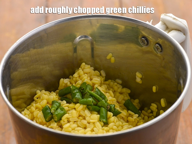 Step 6 – <p><span style="background-color:rgb(255,255,255);color:rgb(0,0,0);">Add the 1 tsp roughly </span><a href="https://www.tarladalal.com/glossary-green-chillies-hari-mirch-331i#ing_2388"><u>chopped green chillies</u></a><span style="background-color:rgb(255,255,255);color:rgb(0,0,0);">. You can even add …