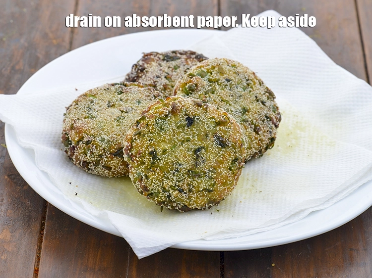 Step 8 – <p><span style="background-color:rgb(255,255,255);color:rgb(0,0,0);">Drain on absorbent paper. Keep aside.</span></p>