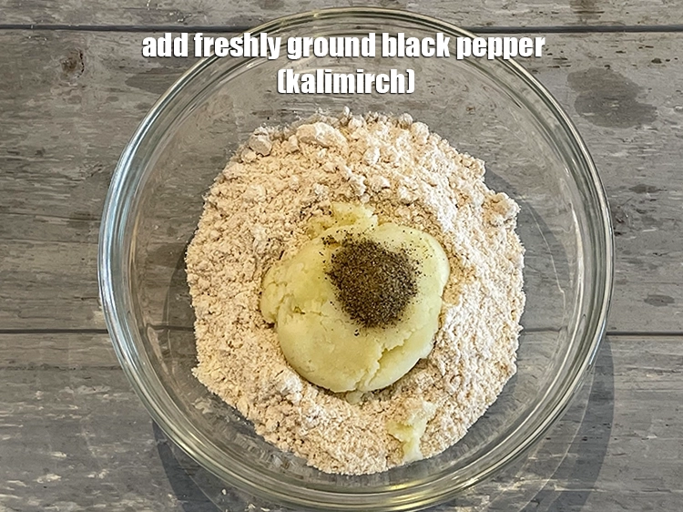 Step 12 – <p>Add <span style="background-color:rgb(255,255,255);color:rgb(0,0,0);">1/2 tsp </span><a href="https://www.tarladalal.com/glossary-freshly-ground-black-pepper-kalimirch-powder-kali-mirch-ka-powder-567i"><u>freshly ground black pepper (kalimirch)</u></a>.</p>