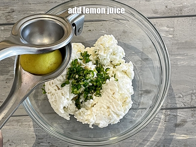 Step 4 – <p>Add <span style="background-color:rgb(255,255,255);color:rgb(0,0,0);">1/2 tsp </span><a href="https://www.tarladalal.com/glossary-lemon-nimbu-428i#ing_2754"><u>lemon juice</u></a>.</p>