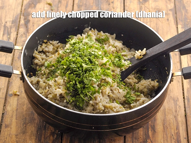 Step 30 – <p><span style="background-color:rgb(255,255,255);color:rgb(0,0,0);">Add 1 tbsp finely </span><a href="https://www.tarladalal.com/glossary-coriander-dhania-kothmir-369i#ing_2365"><u>chopped coriander (dhania)</u></a><u>.</u></p>