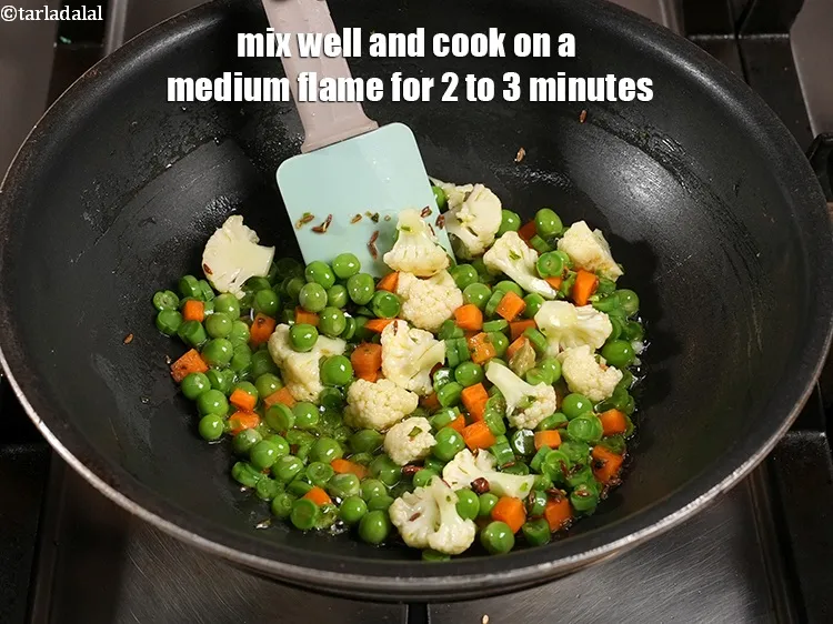 Step 19 – <p>Mix well and cook on a medium flame for 2 to 3 minutes, while stirring …